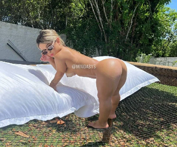 Anã gostosa Mini Gabys pelada fotos e videos pornô grátis.