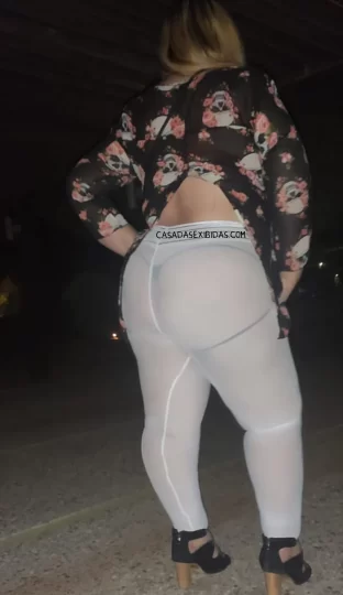 Exibicionismo da esposa safada na rua.