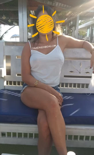 Coroa gostosa exibicionista.