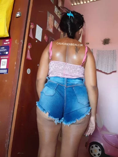 Coroa amadora rabuda nua.