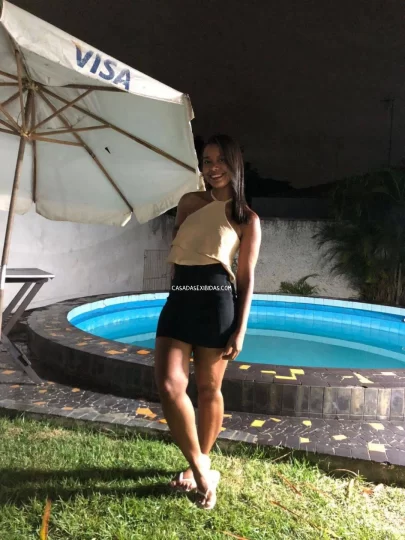 Moreninha casada vazou na net nua.