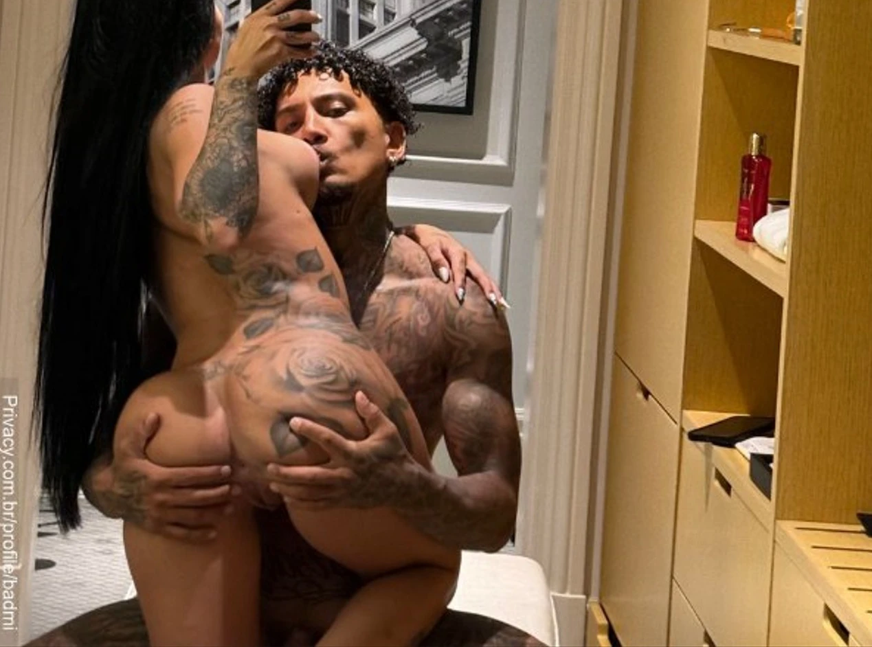 Mc mirella mostrando a buceta