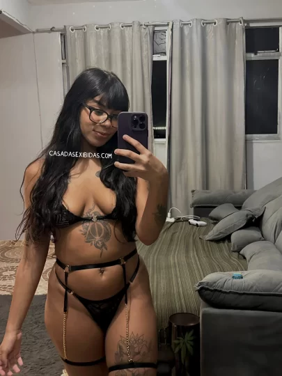 Fotos nua morena tatuada