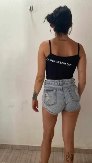 Vazou magrinha bucetuda nua