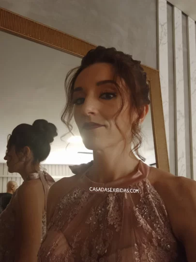 Vazou esposa cora nua