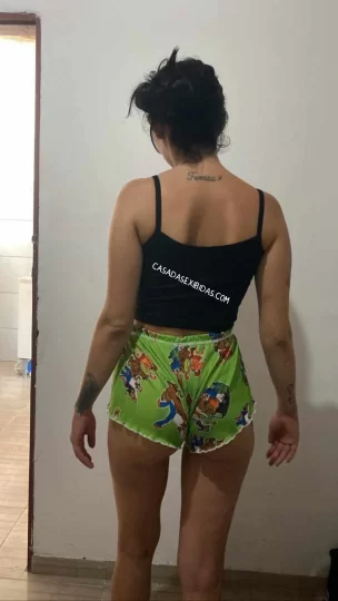 Esposa magrinha pelada