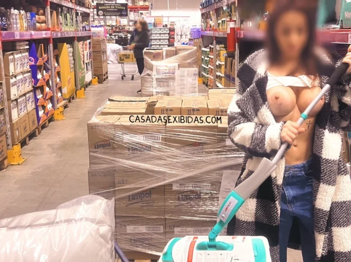 esposa exibindo no supermercado