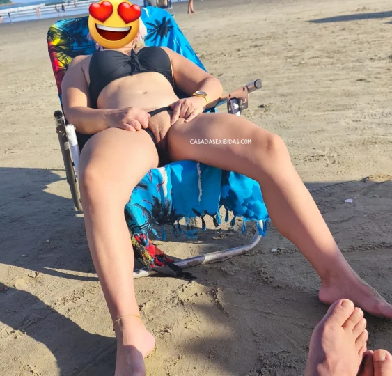 loira casada exibicionista na praia socaseiras.com.br