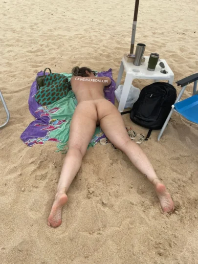 branquinha pelada na praia