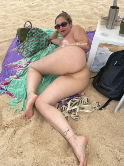 rabuda nua na praia